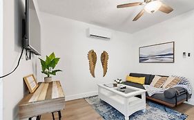 Intimate Casita Mia Minutes Away From Airport, Calle 8, Brickell, Coral Gables, The Beach And More!